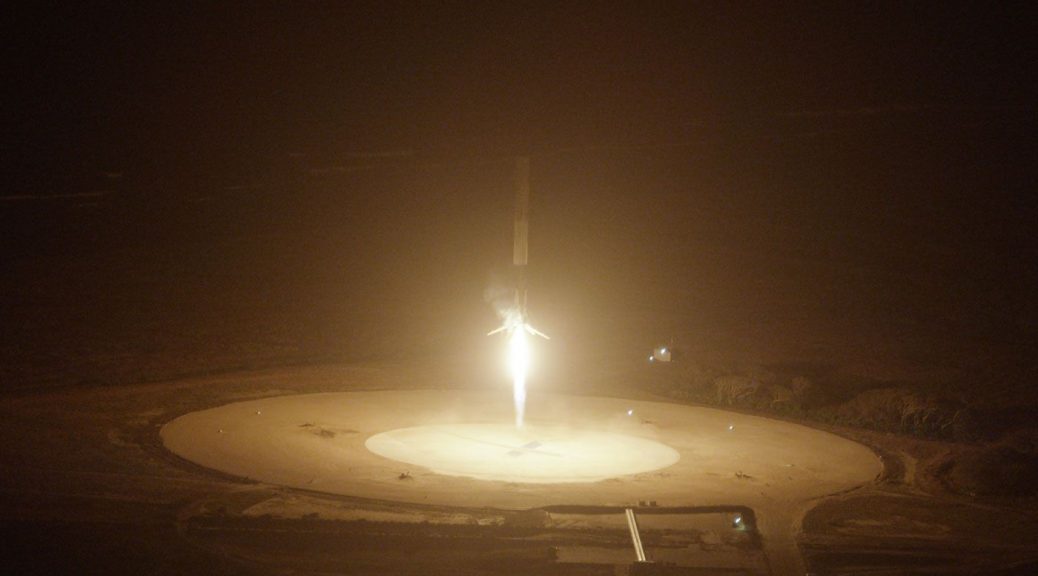 Photo de l’atterrissage de Falcon 9 de Space x.